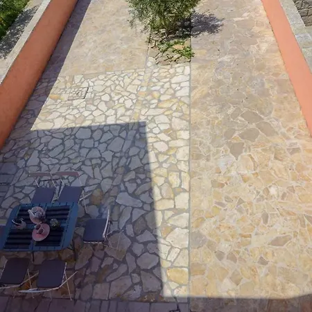 Villa House With Swimming Pool Iva *