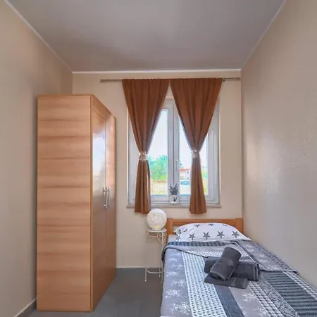 House With Swimming Pool Iva