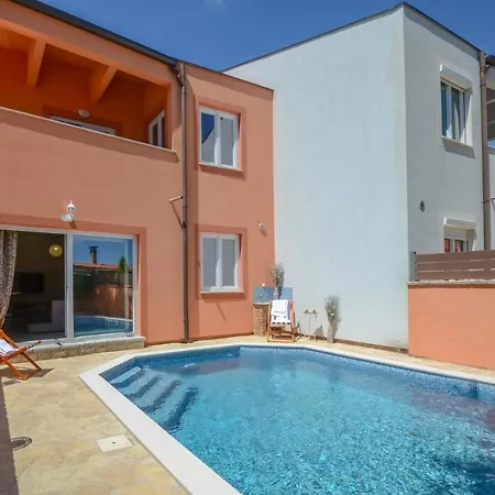 House With Swimming Pool Iva Villa