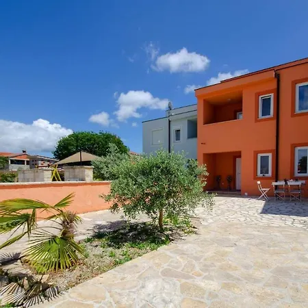 Villa House With Swimming Pool Iva